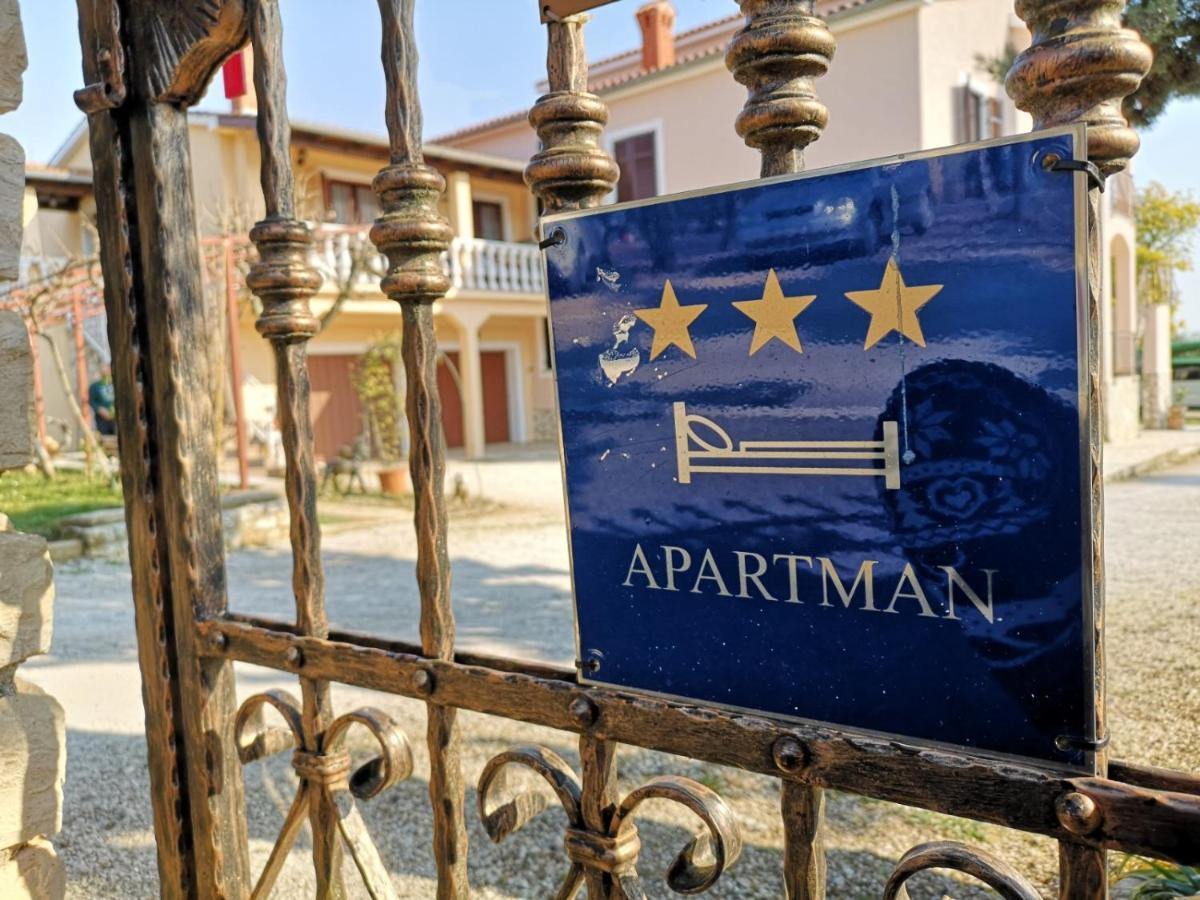 Apartment Poesia Porec Exterior photo
